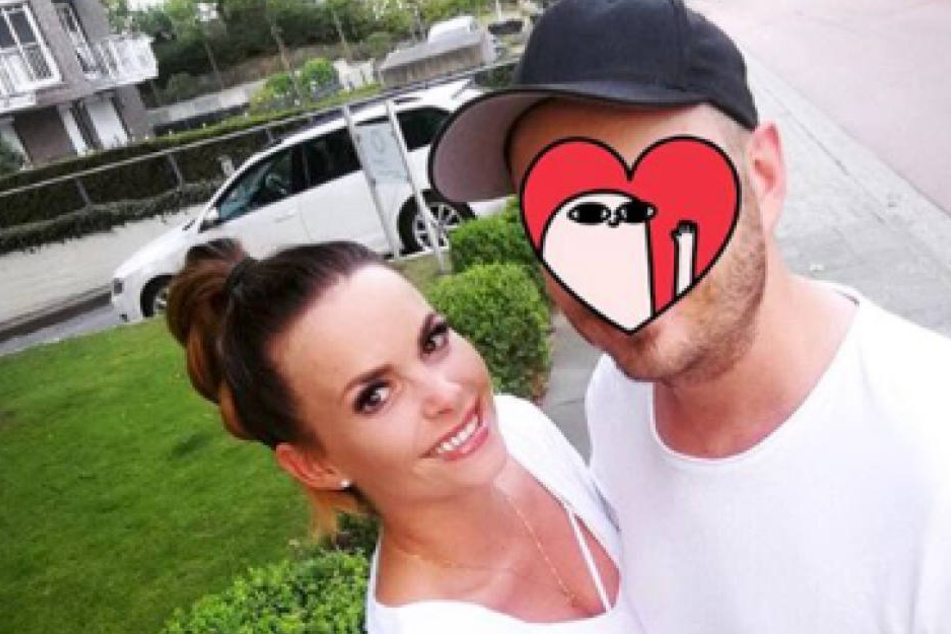 Bei Instagram versteckt Denisé Tims Gesicht, doch die RTL-Kameras haben ihn bei der Berliner "Angermaier Trachtennacht" eingefangen.