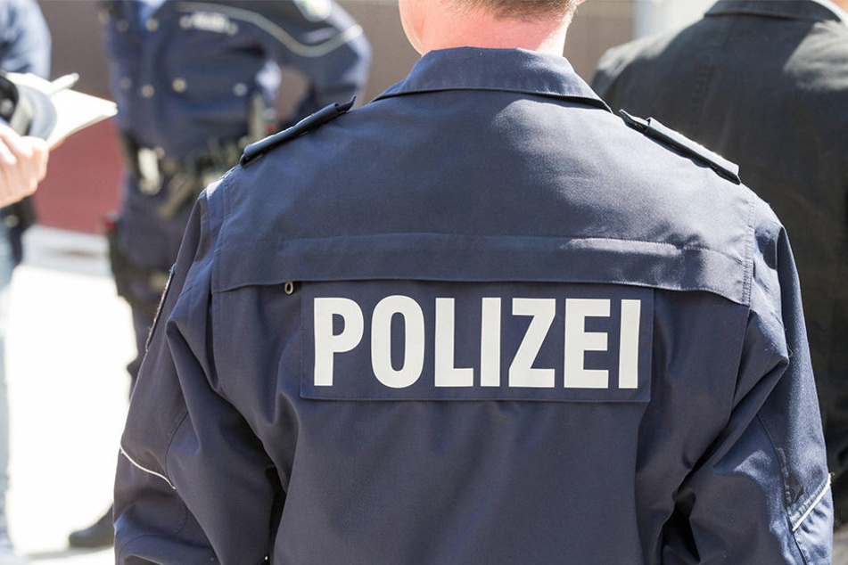 Die Terrormiliz IS ruft in einem Video zu Messerattacken an deutschen Polizisten auf. (Symbolbild)