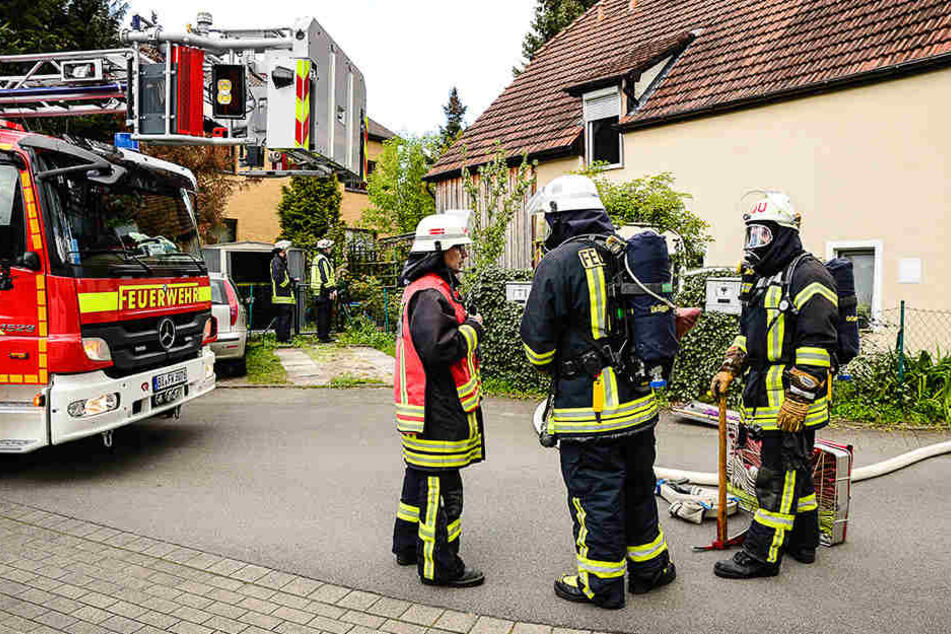 Mit sieben Einsatzfahrzeugen rückten die Rettungskräfte an.