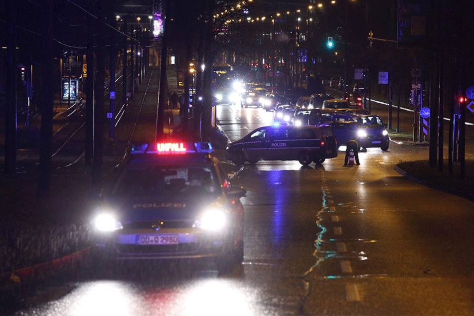 Die Polizei ist mit zahlreichen Einsatzkräften vor Ort.