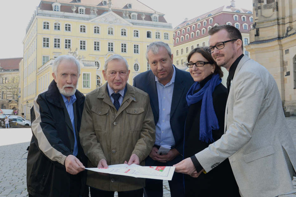 Beim Rundgang mit dabei: Prof. Gerhard Glaser, Prof. Heinrich Magirius, Dr. Joachim Kuke, Prof. Marina Stankowic und Baubürgermeister Raoul Schmidt-Lamontain (v.l.n.r.)