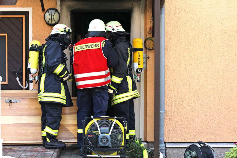 Die Feuerwehrleute löschten den Brand relativ zügig.