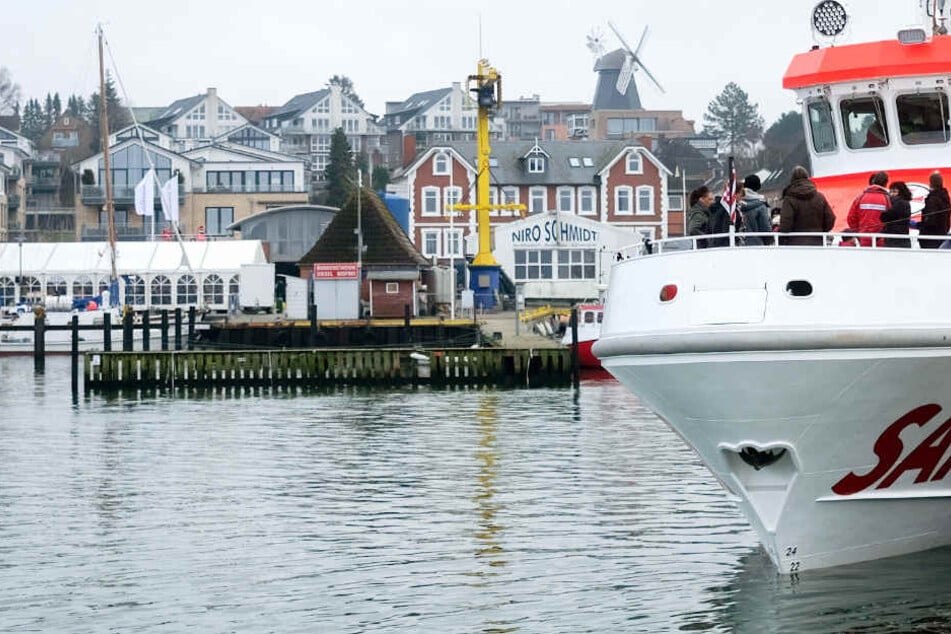 Ein Mann ist in den Hafen von Laboe gefallen und dabei fast gestorben. (Symbolbild)