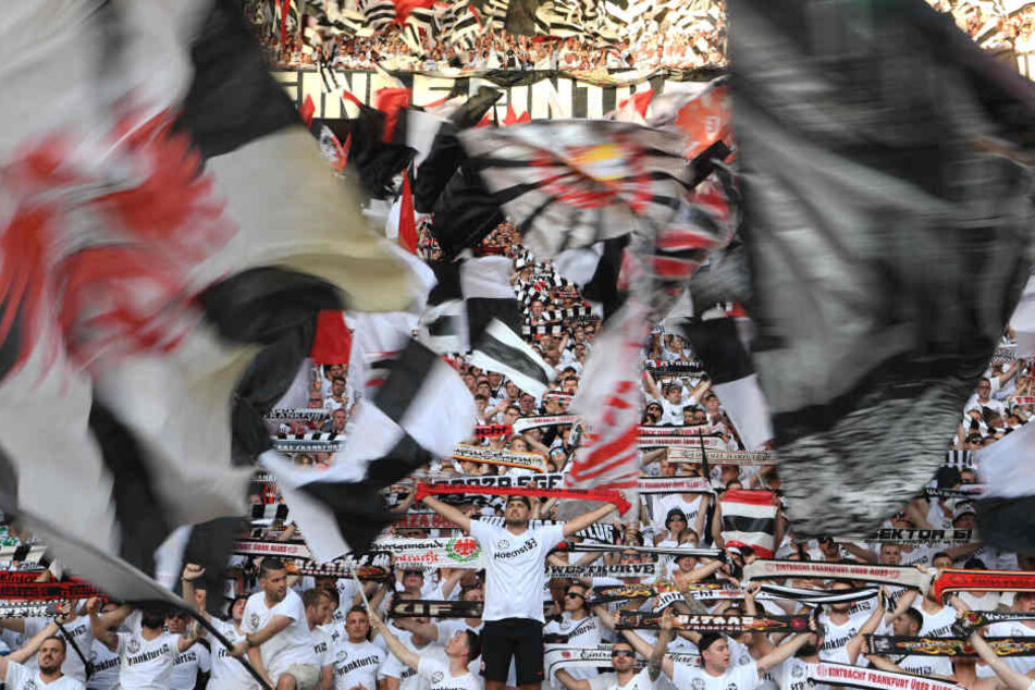 Nur Dortmund, Bayern und Gladbach kassierten deutschlandweit mehr Geld als die Eintracht. (Symbolbild)