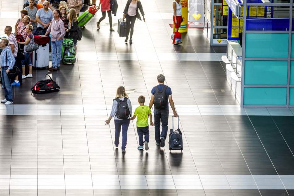 Eine Familie versuchte jetzt mit gefälschten Pässen einzureisen. (Symbolbild)