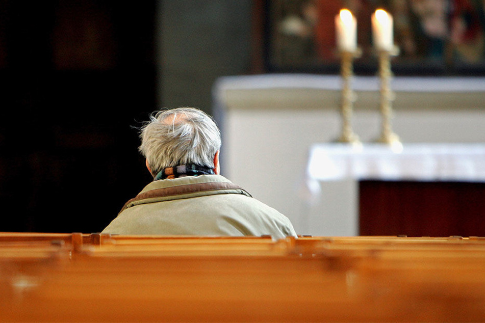 Die Bänke in der Kirche werden immer leerer.