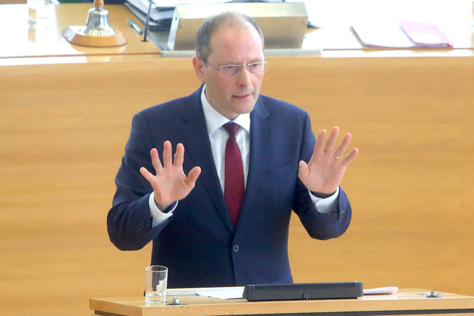 Innenminister Markus Ulbig (52, CDU).