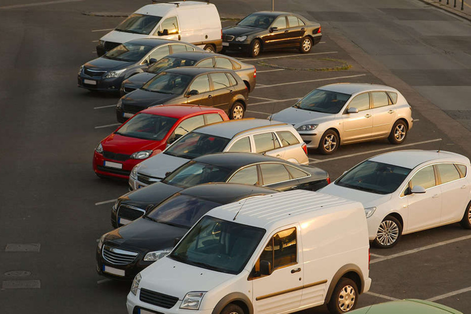 Auf einem Parkplatz wurde ein Toter gefunden. (Symbolbild)