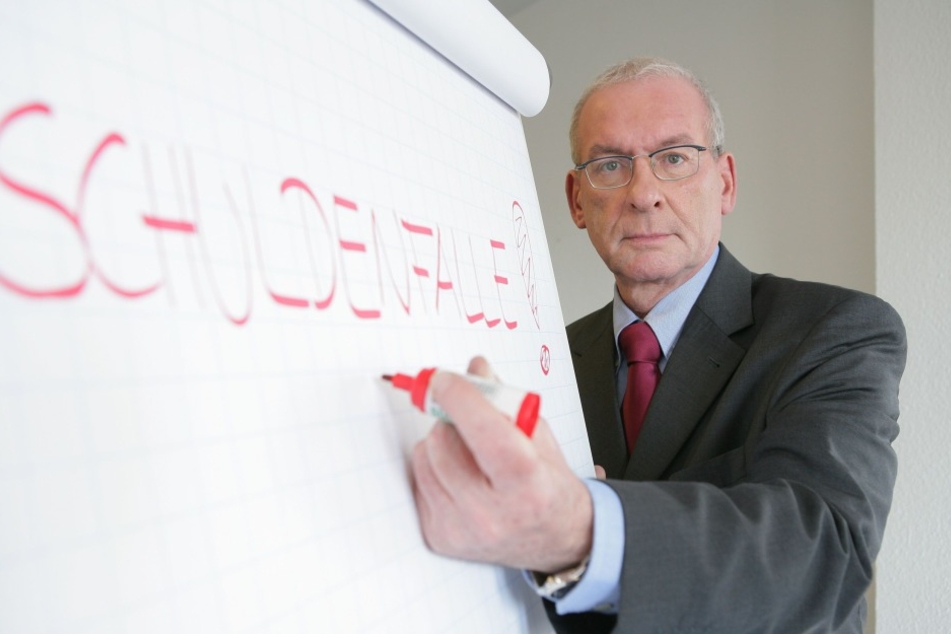 Damit der Traum vom eigenen Haus nicht zum Albtraum wird: Der beste Baukredit
ist ein Hypothekendarlehen. Klären Sie, ob Sie sogar staatliche Förderungen in
Anspruch nehmen können.