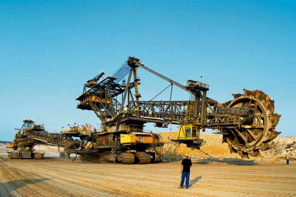 Ein Tagebau-Schaufelradbagger bei Weißwasser: Mit dem Aus für die Braunkohle steht die Lausitz vor einem gravierenden Strukturwandel.