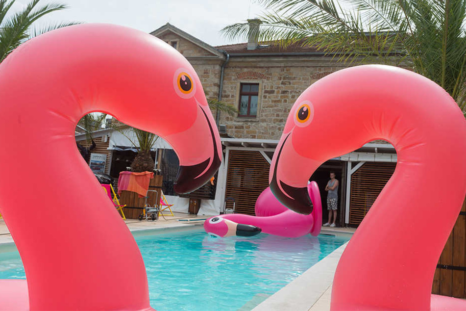 Das Wetter soll dem Chillen am Pool keinen Strich durch die Rechnung machen.