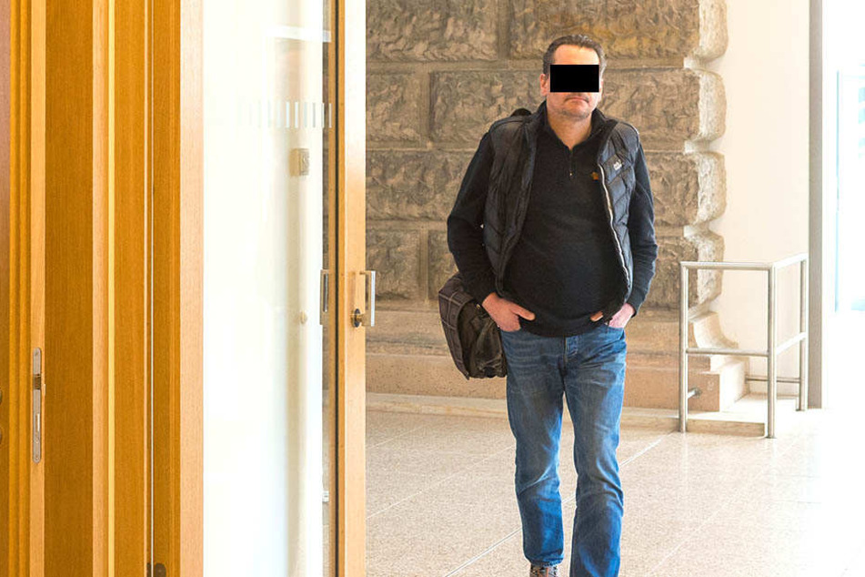 Sharan-Fahrer Torsten J. (49) kam einem Smart auf der Autobahn gefährlich nah.