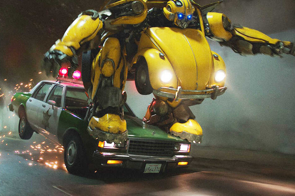 Action satt: Autobot Bumblebee muss sich sowohl gegen die bösen Decepticons behaupten, als auch gegen Agenten der US-Regierung.