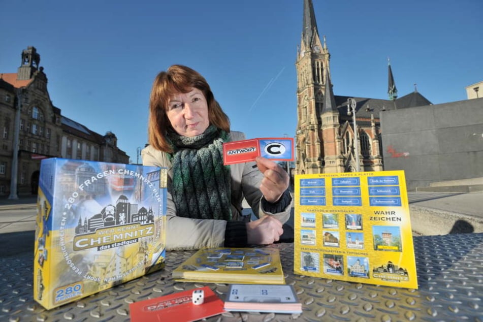 Gästeführerin Grit Linke (55) erarbeitete mit anderen Chemnitzern 280 Fragen
zur Stadt.