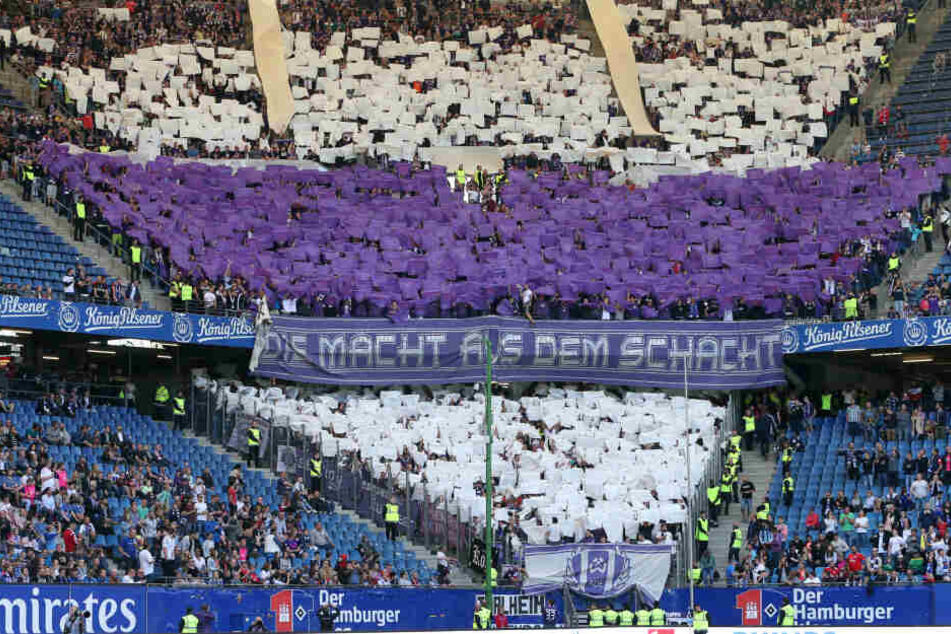 6000 mitgereiste FCE-Fans feierten nach dem Abpfiff und verwandelten den Volkspark in eine lila-weiße Erzgebirgs-Meile.