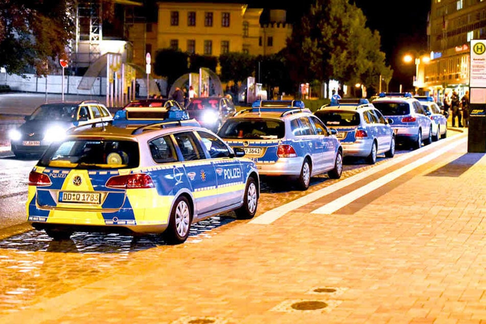 Großaufgebot der Polizei im September 2016 am Kornmarkt: Auch ein Jahr später
haben die Beamten die „Platte“ im Blick.