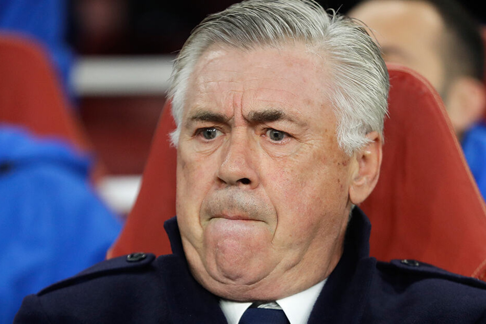 Carlo Ancelotti ist mit dem Arbeitstempo der Baufirma alles andere als zufrieden. Ob ihm letztlich die Krawatte platzt, bleibt abzuwarten.