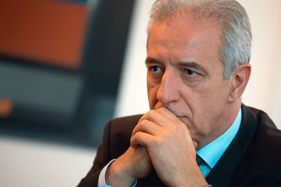 Ministerpräsident und CDU-Chef Stanislaw Tillich (58) steht unter Druck wie
noch nie. Er muss nach der desaströsen Bundestagswahl liefern. Dazu gehören auch
neue Köpfe, fordern viele.