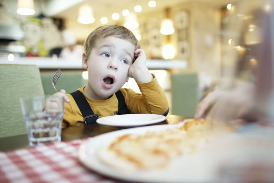 Kinder im Restaurant können manchmal ganz schön anstrengend sein. Einen Gast in Cardiff störte das jetzt überhaupt nicht. (Symbolbild)