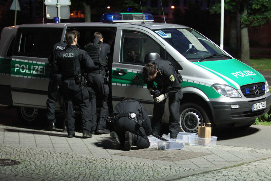 Eine vierköpfige Teenie-Gang hat in Leipzig-Plagwitz ziellos mit einer Waffe umher geschossen. (Symbolbild)