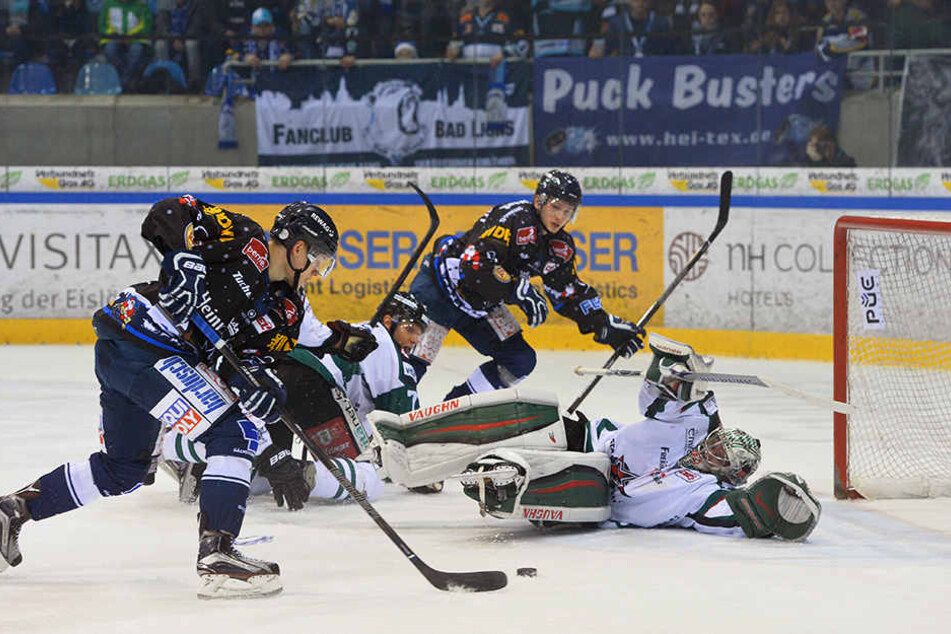 Dominik Grafenthin (li.) ist in dieser Saison der Becherspieler. Bis jetzt kamen 17.036 Euro zusammen.
