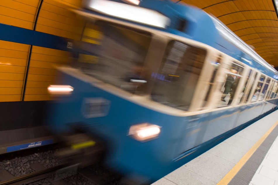 Zwischen der Wendeschleife und dem U-Bahnhof Großhadern verging sich der U-Bahnfahrer angeblich an der jungen Frau. (Symbolbild)