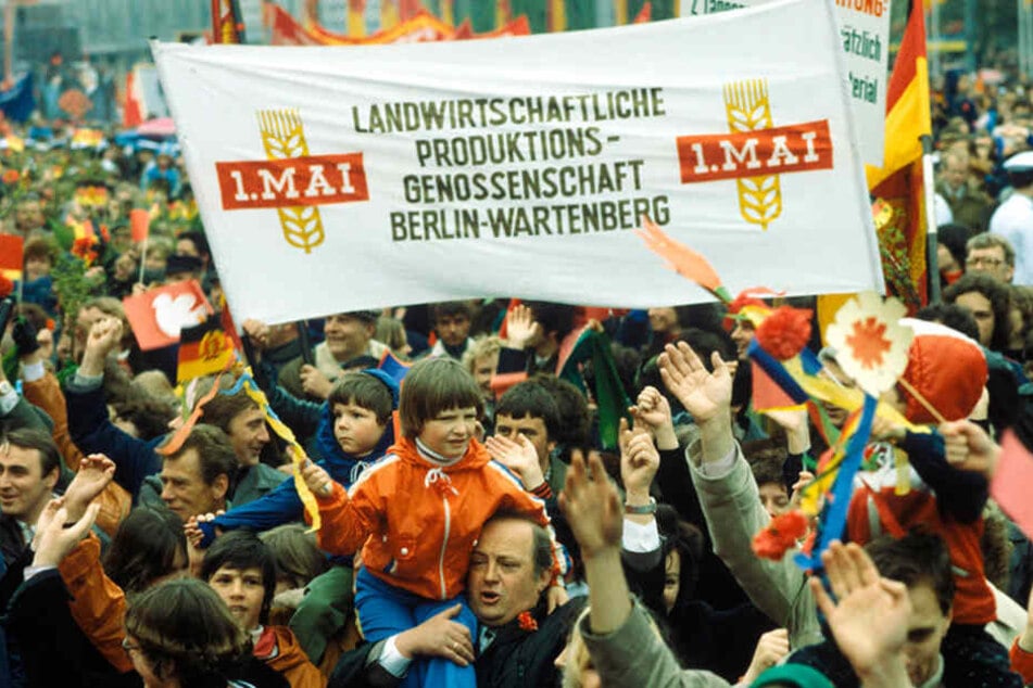Erich Honecker nutzte den 1. Mai gern, um sich vom Volk feiern zu lassen.
