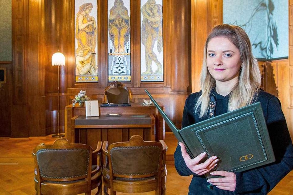Natalie Jung ist mit süßen 24 eben so wie sie heißt. Daher ist Ehe noch kein Thema für Sie. Außer natürlich im Job.