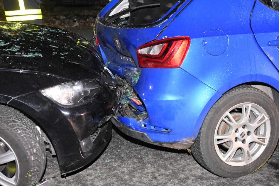 An beiden Wagen entstand ein enormer Schaden.