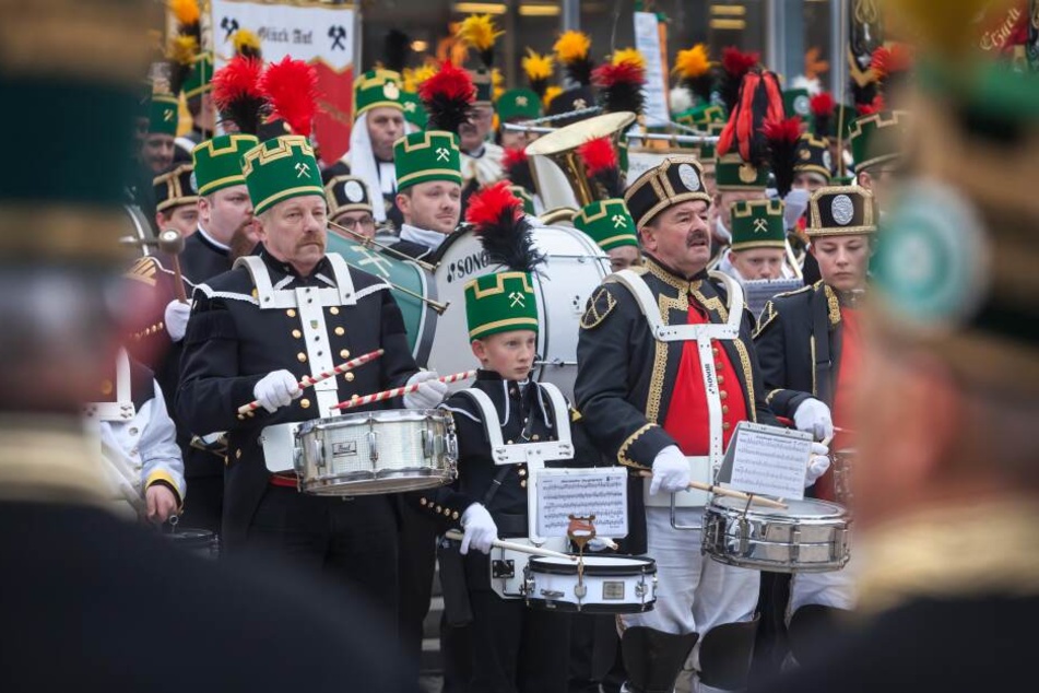 Bei der Chemnitzer Bergparade werden über 700 Uniformträger erwartet.