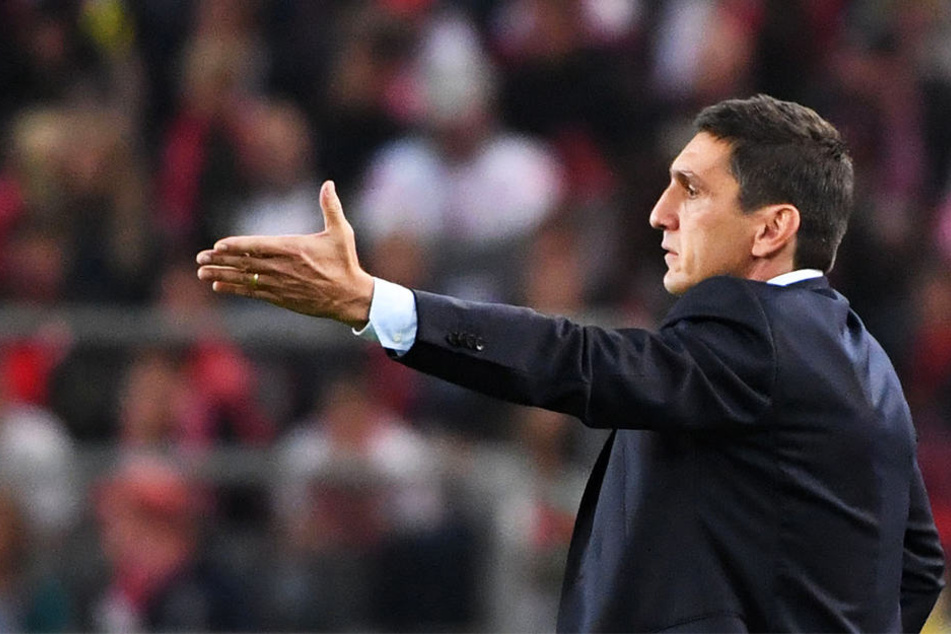 Steht mit dem VfB vor schweren Wochen: Trainer Tayfun Korkut.