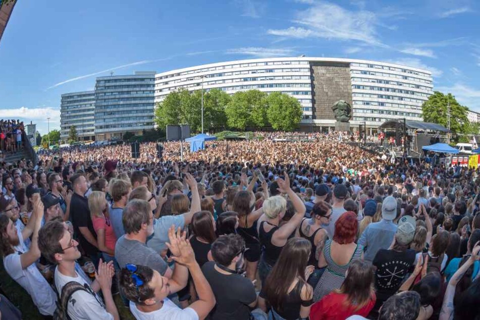 Am 11.06. rockten Kraftklub die Brückenstraße.