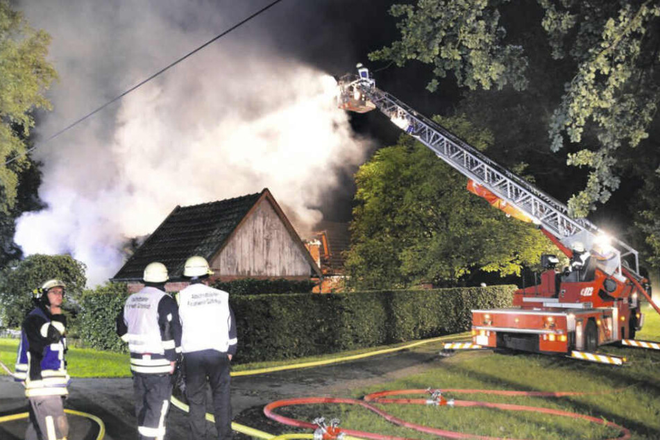 Die Einsatzkräfte konnten nichts mehr gegen das Feuer tun.