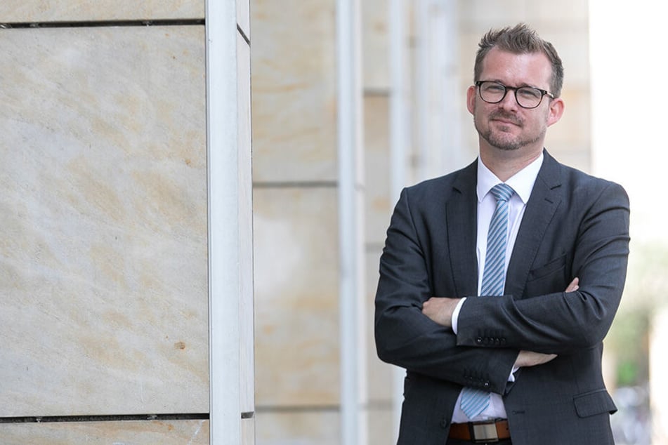 Baubürgermeister Raoul Schmidt-Lamontain (42, Grüne) koordiniert die Einführung des Online-Bezahlsystems.