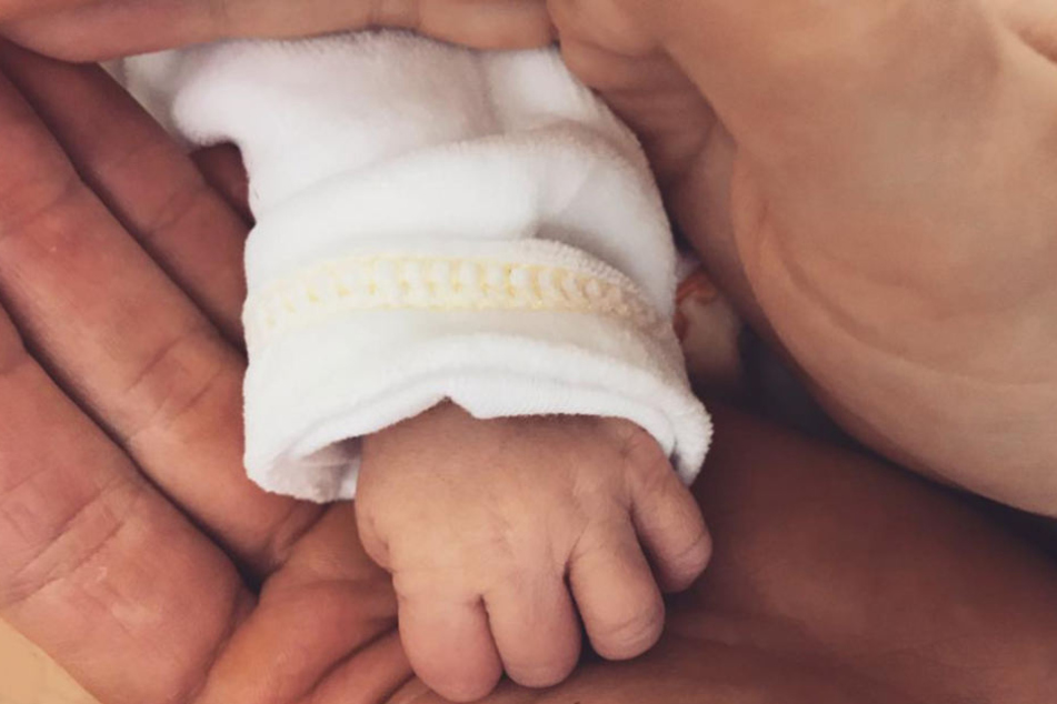 Das erste Foto der kleinen Familien veröffentlichen Hanna und Jörn auf Instagram.