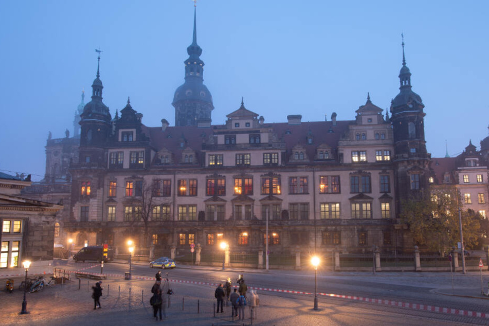Das Residenzschloss im Nebel. Die mystische Stimmung passt zum ungelösten Kriminalfall, der Fragen aufwirft.