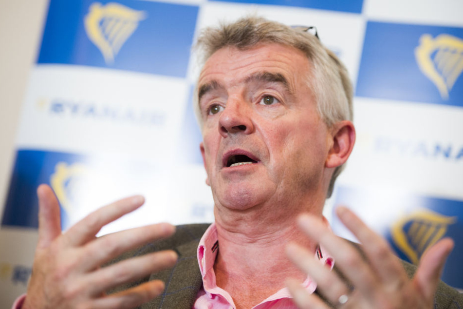 Laut Vorstandschef Michael O'Leary zwingen die gestiegenen Kerosinpreise Ryanair zum Sparen.