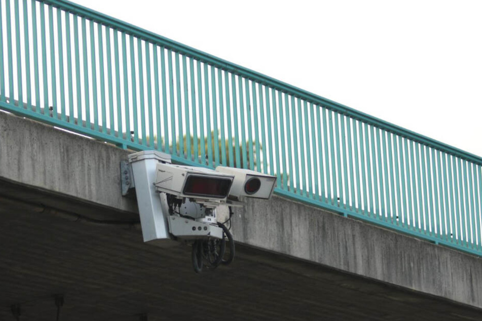 Dieses Bild zeigt exakt die Verkehrsüberwachungsanlage, die laut Staatsanwaltschaft das Kennzeichen des himbeerroten Twingos am 18. und 19 Februar erfasst hat.