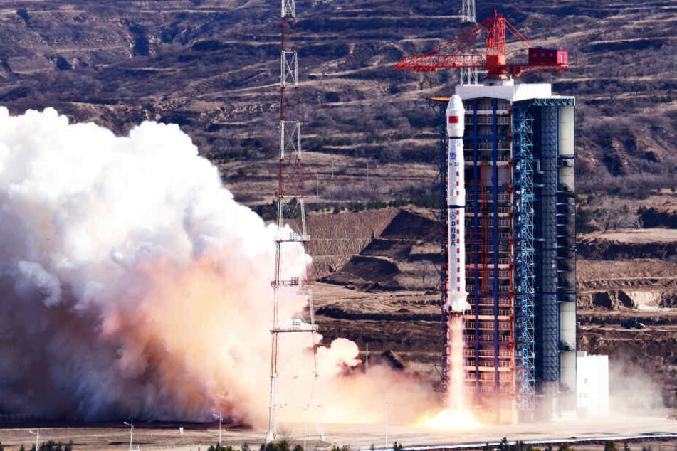 Eine Rakete startet. Ob auch sie Nutzlasten mit sich führt, ist jedoch unklar (Symbolbild).