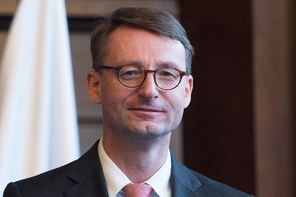 Innenminister Roland Wöller (47, CDU): Sein Ministerium will mit der Regelung eine gleichmäßige Verteilung der Asylbewerber erreichen.