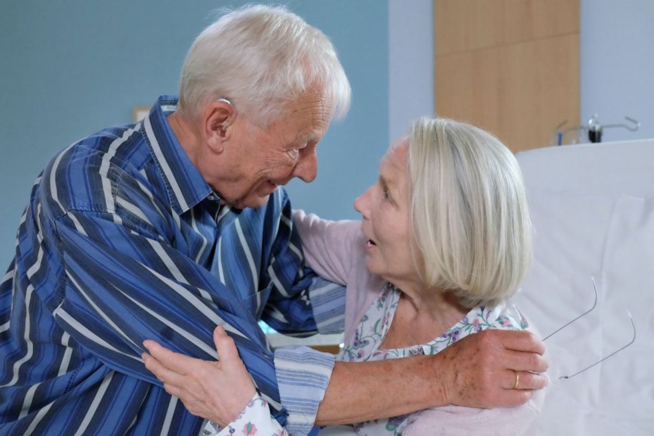 Die zerstrittenen Geschwister Otto und Sabine Stein treffen sich nach 25 Jahren in der Sachsenklinik wieder. Kann der Zwist von damals aufgearbeitet werden?