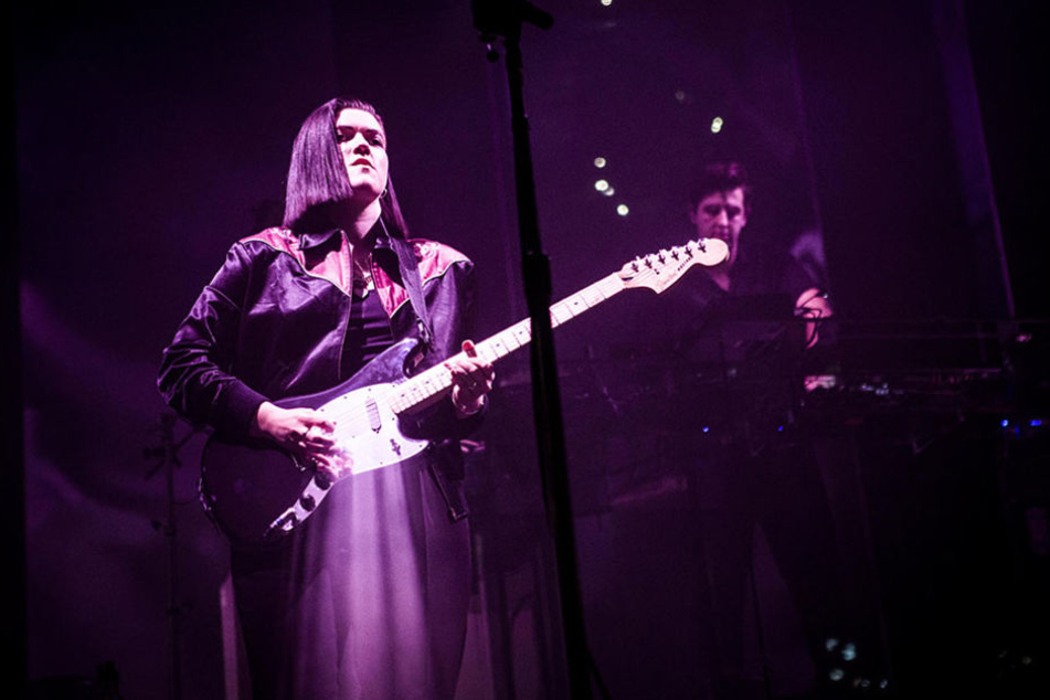 Die Indie-Pop-Band The XX mit Sängerin Romy Madley Croft sind Headliner beim Lollapalooza.