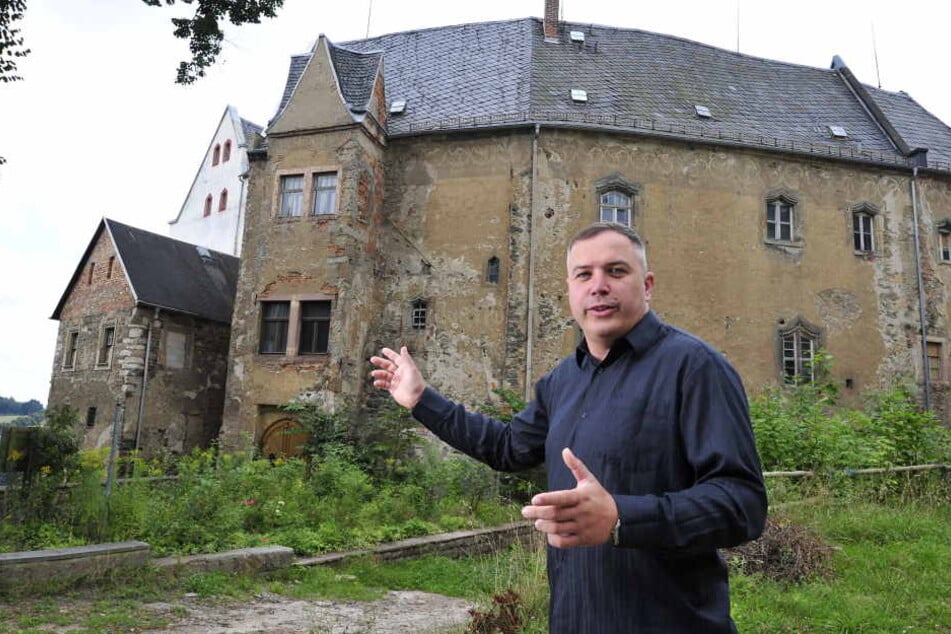 Sollte Asylkritiker Frank Urbanek (43, parteilos) Bürgermeister werden, will der Frankenberger Schloss Sachsenburg verkaufen.