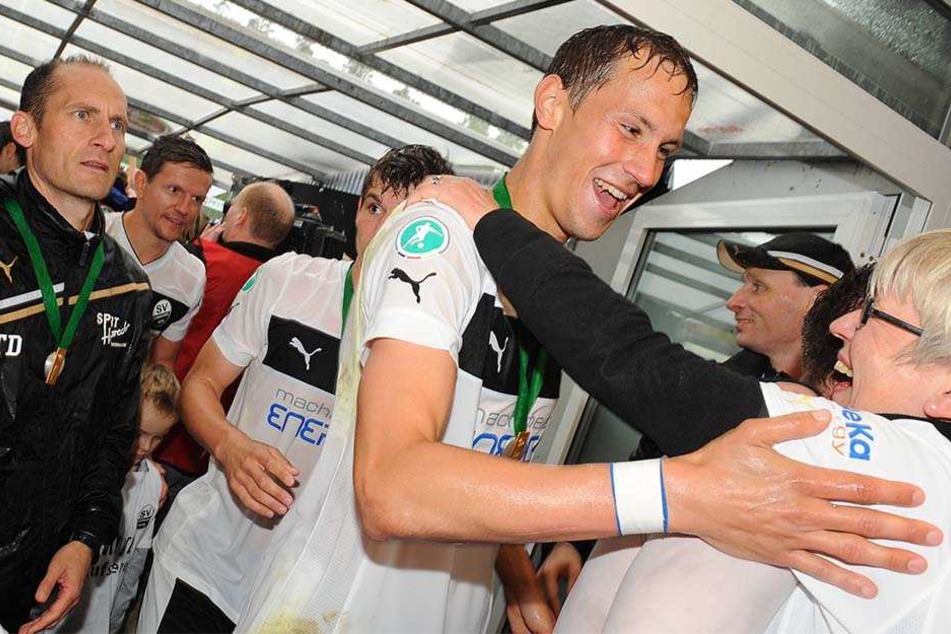 Tim Danneberg stieg 2012 mit dem SV
Sandhausen in die 2. Liga auf. Damals
reichten 66 Zähler für Platz eins und 64 für
Rang zwei. Mit so wenigen Punkten schaffte
davor und danach kein Verein mehr den
Sprung ins Unterhaus.