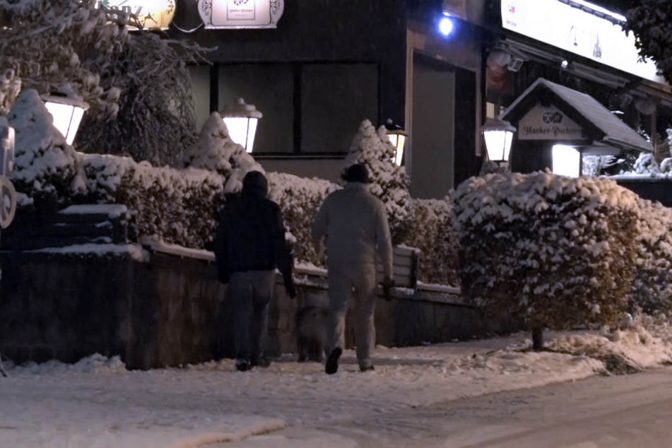 In Oberhof bedeckte bereits eine zarte Schneeschicht die Straßen.