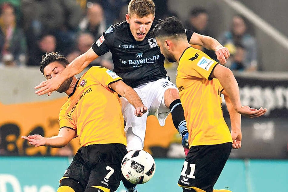 Niklas Kreuzer (l.) spielt den Ball vor Münchens Lumor. Kreuzer schlug bei der 1:2-Pleite zusammen mit Philip Heise die meisten Flanken,Erfolg brachten die leider nicht.