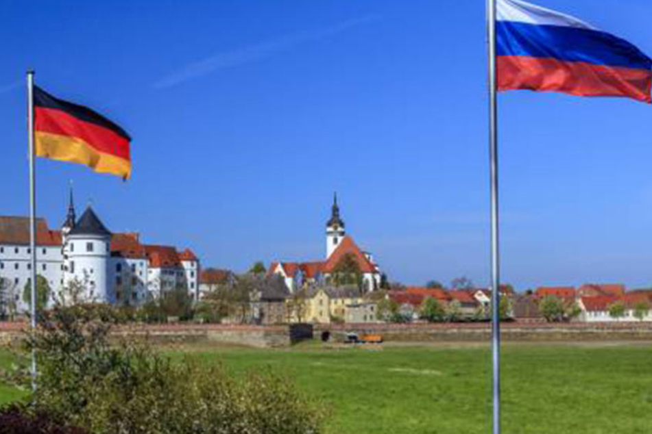 Wenn es nach René Reimann geht könnte vor Schloss Hartenstein bald nur noch die russische Fahne wehen.