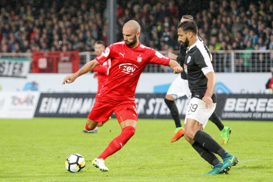 Am 8. September 2017 gab Nico Antonitsch (l.) im Spiel beim SC Preußen Münster seinen Einstand im Trikot des FSV Zwickau.