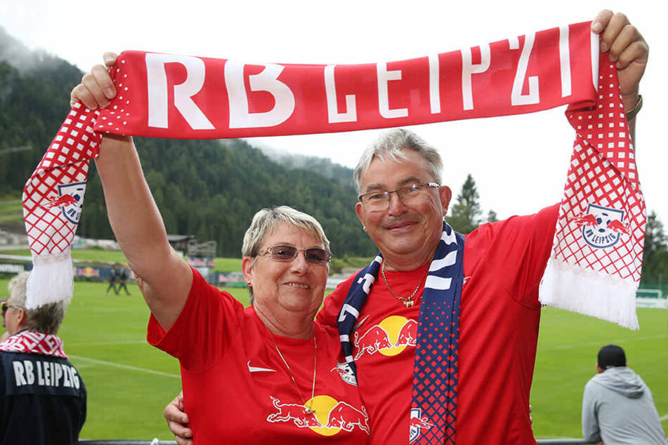 Bullenfans im Liebesglück: beim RB-Trainingslager im österreichischen Seefeld holten Doris und Rainer Kurth ihre Flittertage nach.