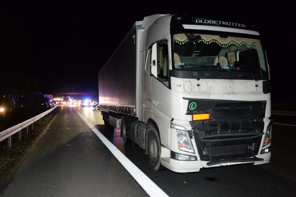 Die Autobahn musste infolge des Unfalls in Richtung Hannover komplett gesperrt werden.